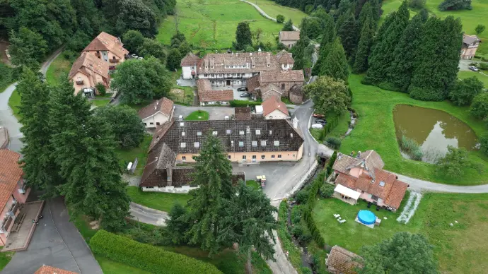 vue aérienne d&#39;un hameau en vue aérienne 
