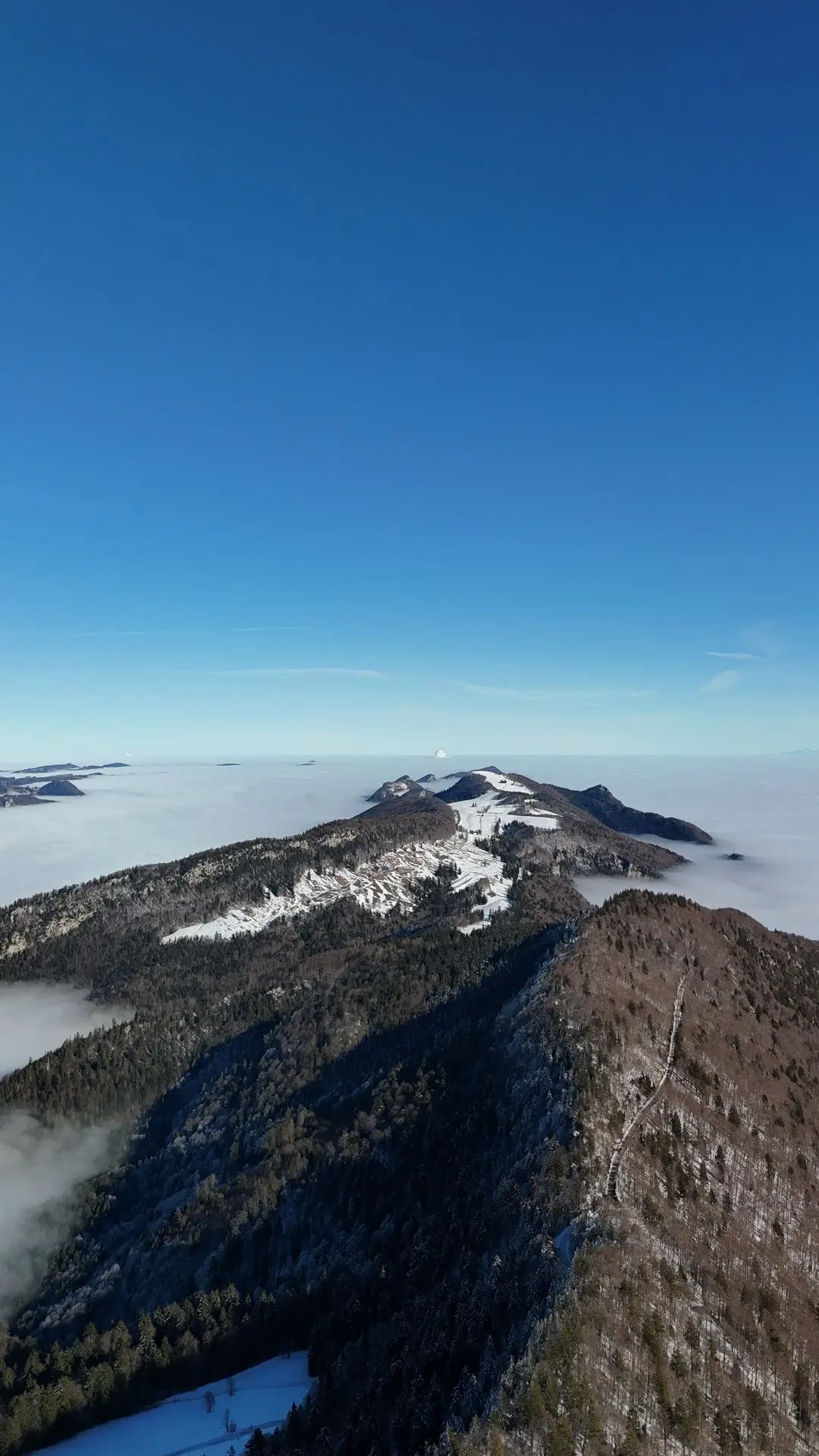 mer de nuage en drone 